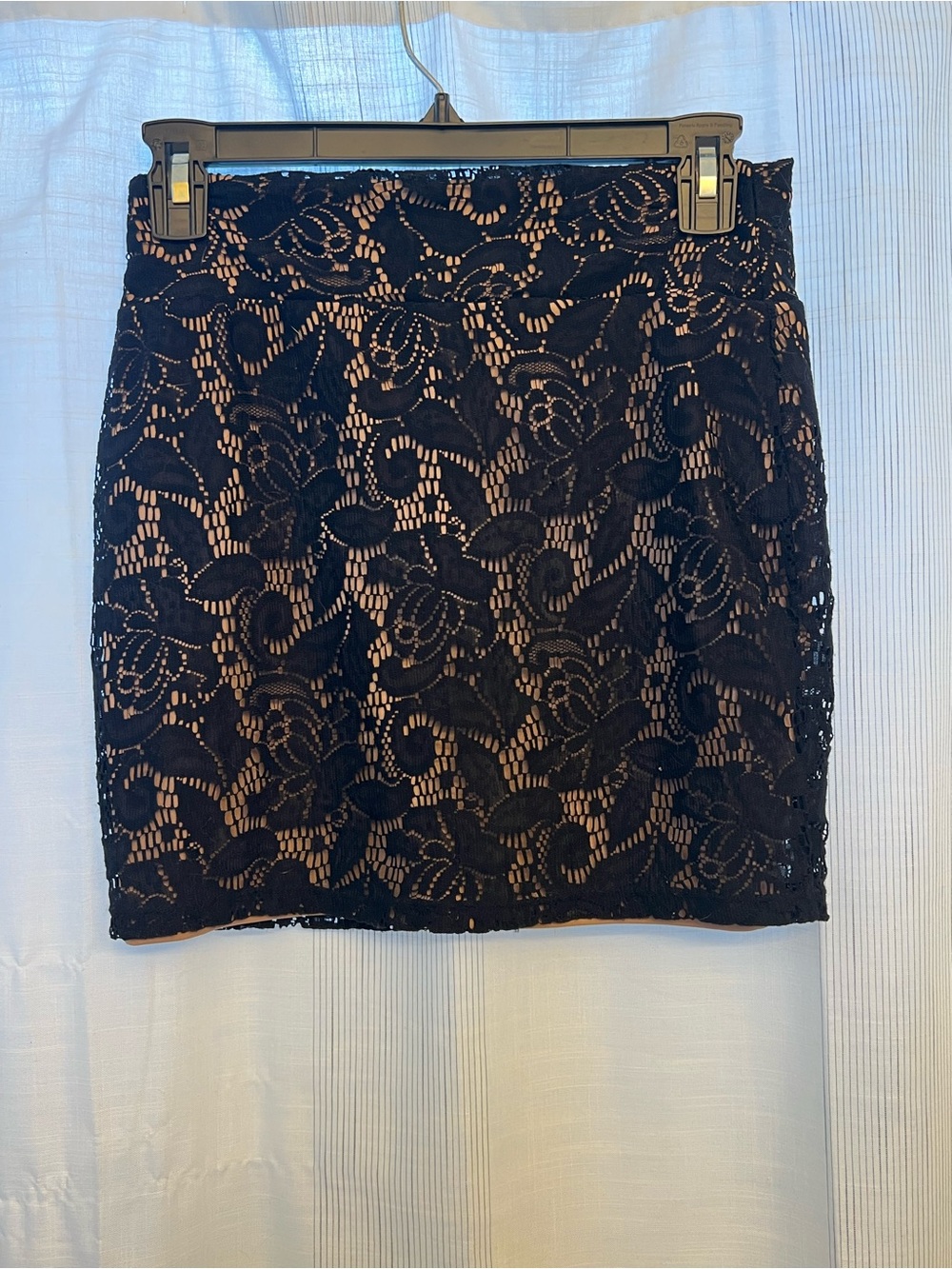 Cotton On Black & Nude floral patterned mini skirt! SUCH a sexy night-out piece